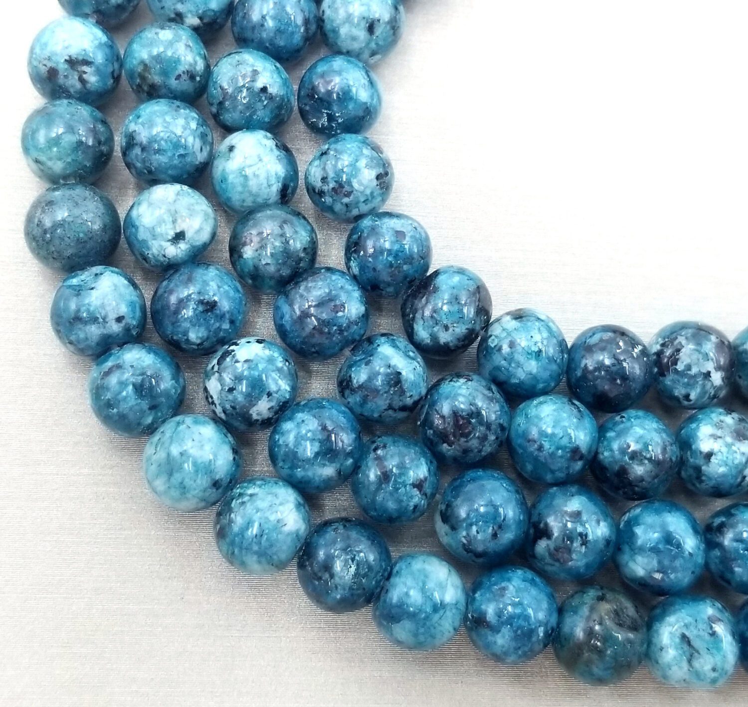 8mm Round Cats Eye Beads - LIGHT BLUE A Grade