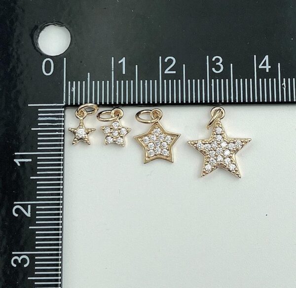 Measuring Different Sizes of Gold Star Pendant